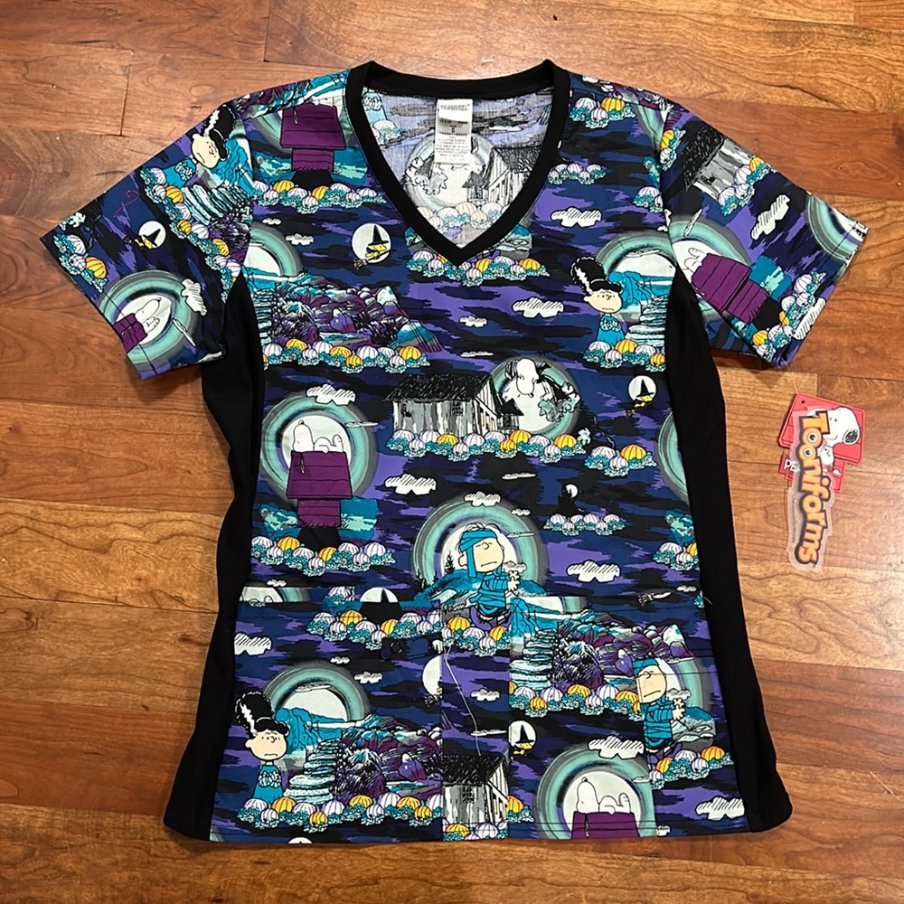 NWT Snoopy Halloween scrub top size Small